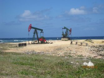 Puits de pétrole sur la route de Matanzas à La Havane