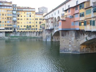 Le Ponte Vecchio sur la rivière Arno