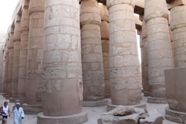 Karnak, salle hypostyle à 134 collones de 23 m