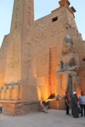 Louxior, obélisque et colosse de Ramsès II