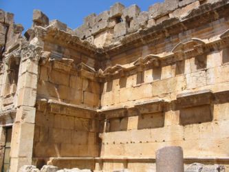 Murs du temple de Bacchus, Baalbeck