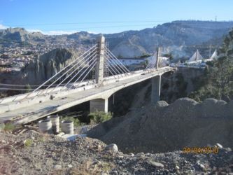 Pont en construction à La Paz