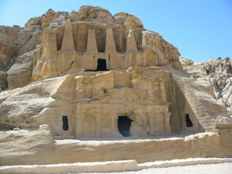 Tombeau aux obélisques et Triclinium de Bab el-Siqh